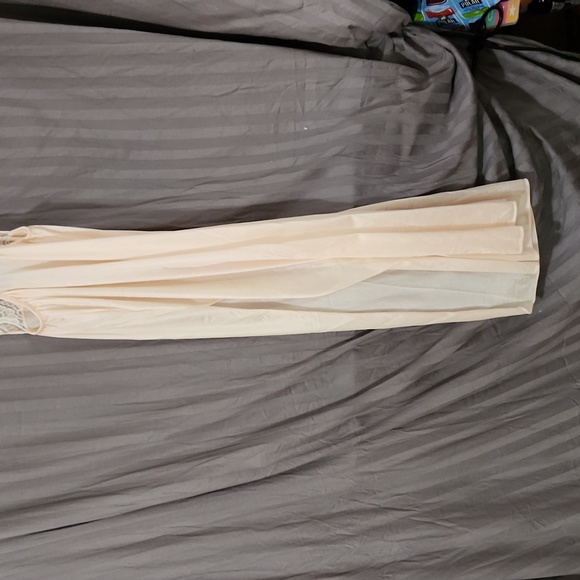 Long , nylon peach nightgown with v lace top and side suits. Size medium - Picture 5 of 6